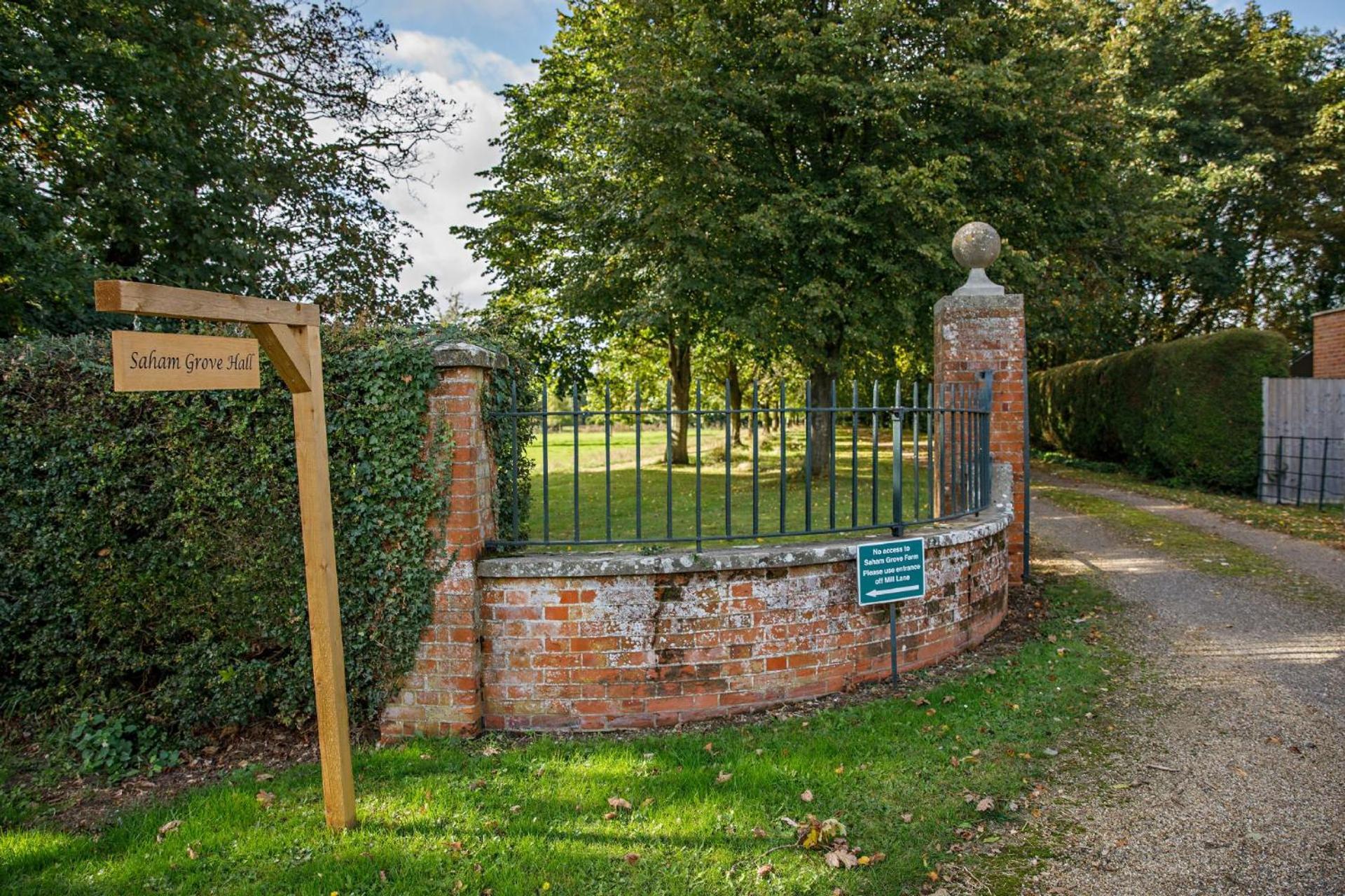 Saham Grove Hall By Group Retreats Bradenham  Экстерьер фото