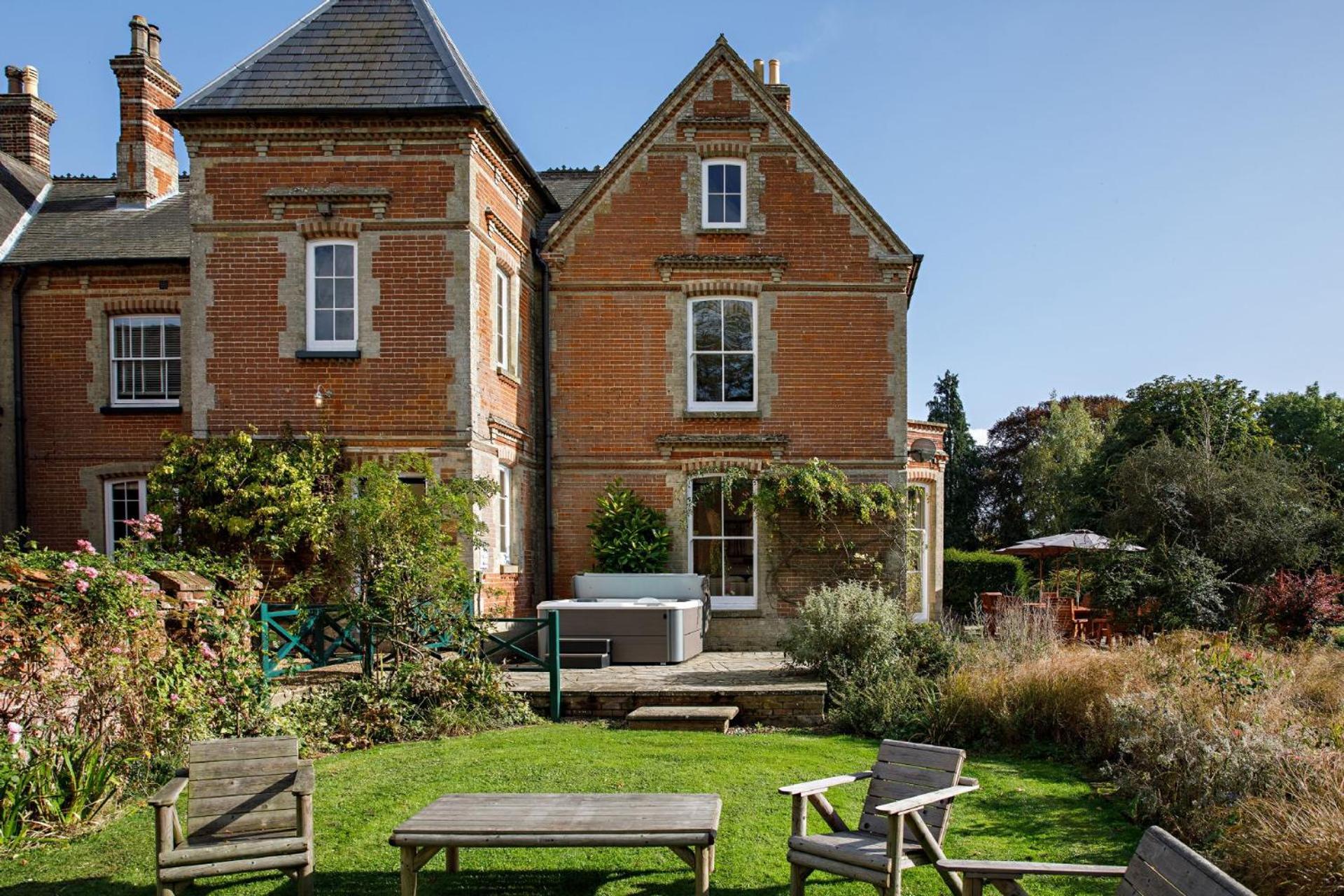 Saham Grove Hall By Group Retreats Bradenham  Экстерьер фото